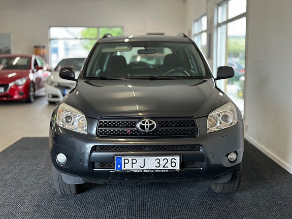 Toyota RAV4 2 of 21