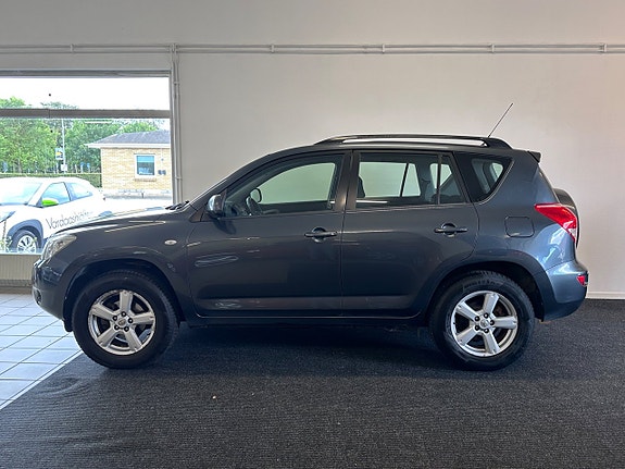Toyota RAV4 9 of 21