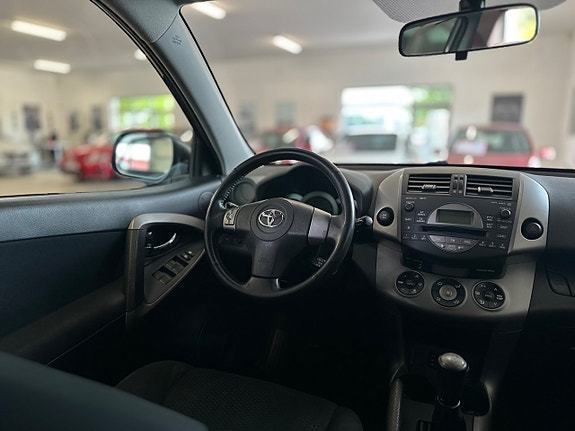 Toyota RAV4 12 of 21