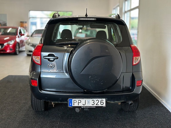 Toyota RAV4 3 of 21