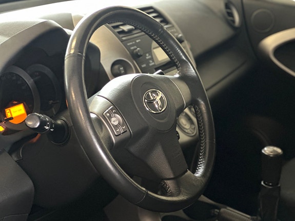 Toyota RAV4 11 of 21
