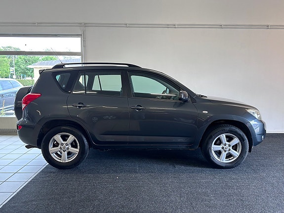 Toyota RAV4 6 of 21