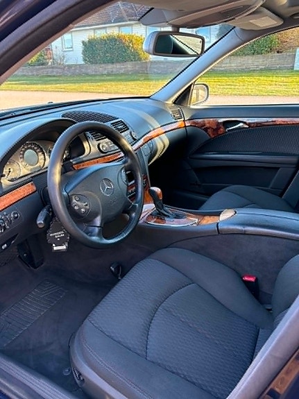 Mercedes-Benz E270 3 of 7