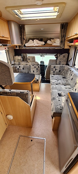 Eura Mobil 585 17 of 25