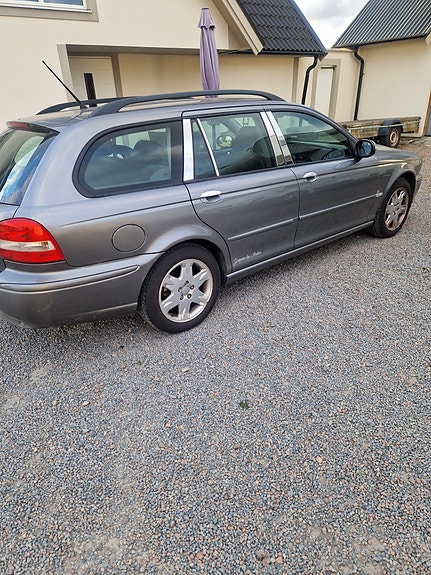 Jaguar X-TYPE 2 of 6