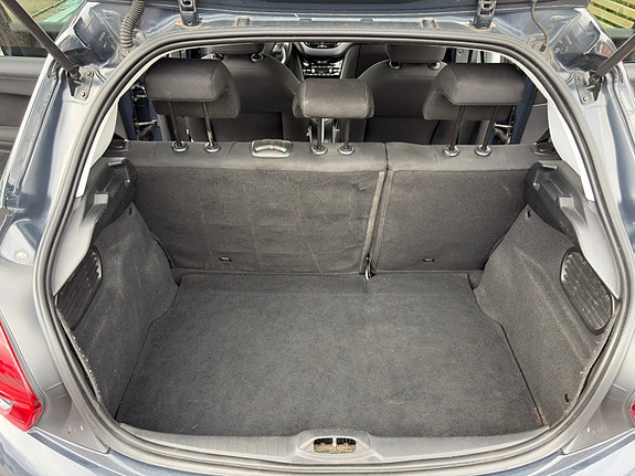 Peugeot 208 10 of 17