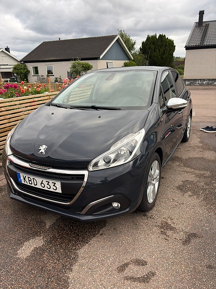 Peugeot 208 3 of 17