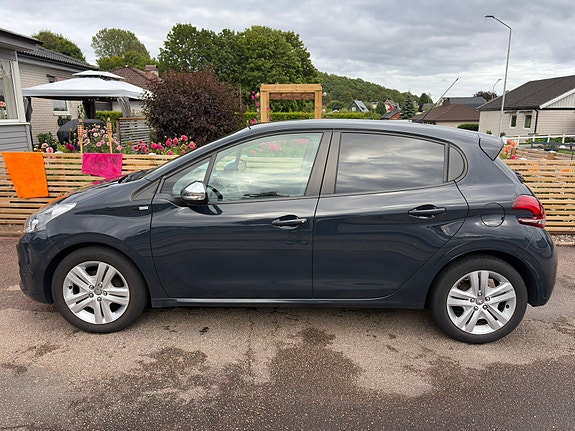 Peugeot 208 4 of 17