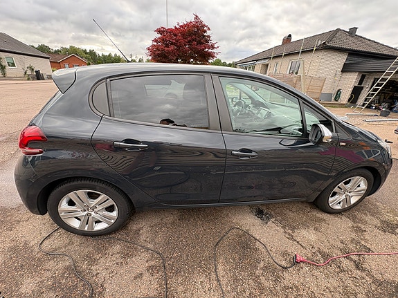 Peugeot 208 7 of 17