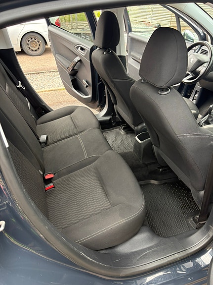 Peugeot 208 12 of 17