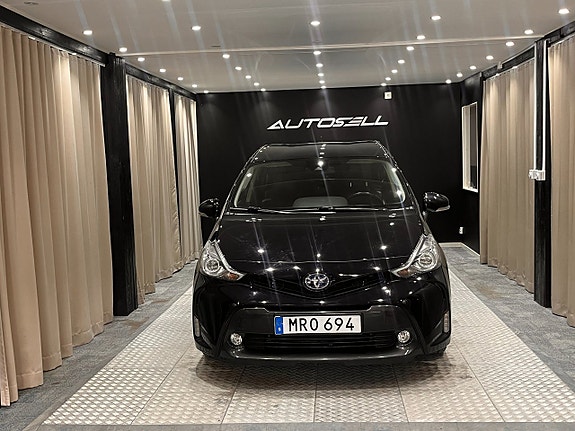 Toyota Prius+ 2 of 20
