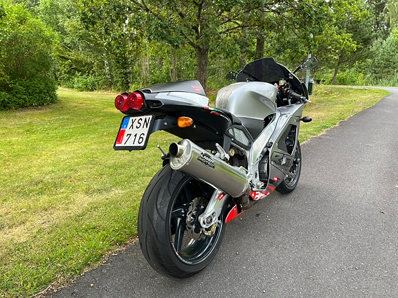 Aprilia RSV 1000 ( Mille ) 2 of 7