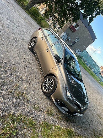 Toyota Auris 5 of 6