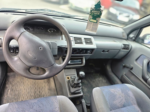 Renault Clio 3 of 18