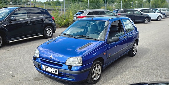 Renault Clio 8 of 18