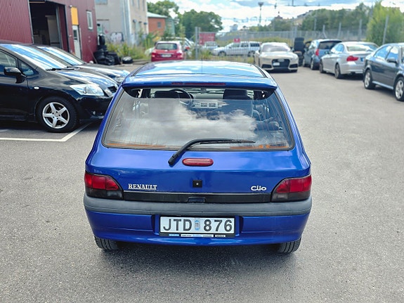 Renault Clio 10 of 18