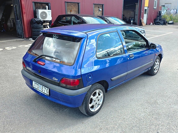Renault Clio 12 of 18