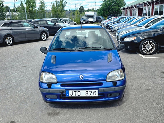 Renault Clio 9 of 18