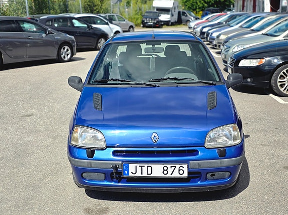 Renault Clio 2 of 18