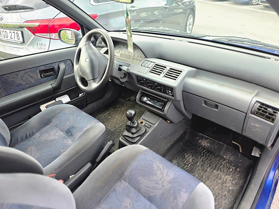 Renault Clio 16 of 18