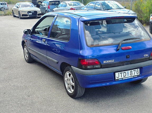 Renault Clio 11 of 18