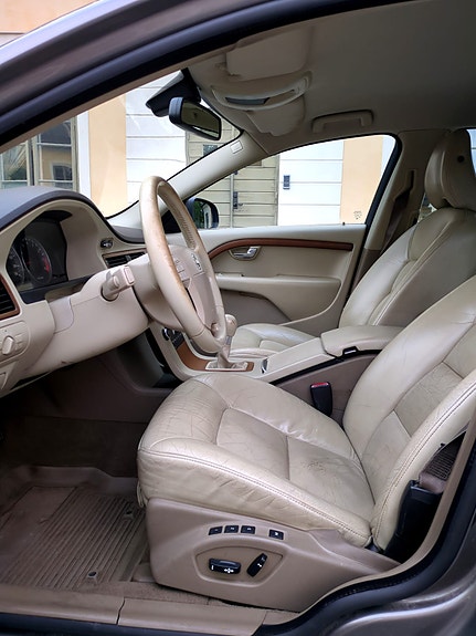 Volvo V70 10 of 14
