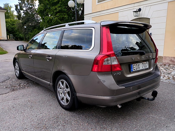 Volvo V70 3 of 14