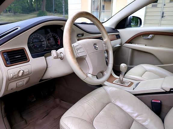 Volvo V70 11 of 14