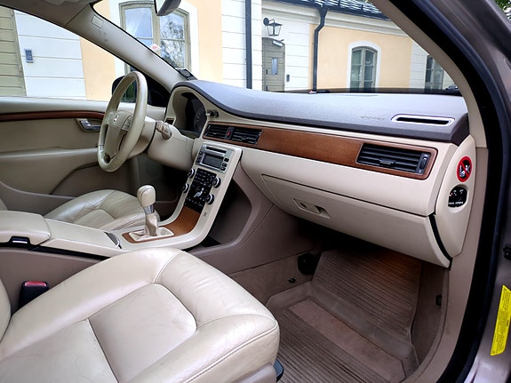 Volvo V70 13 of 14