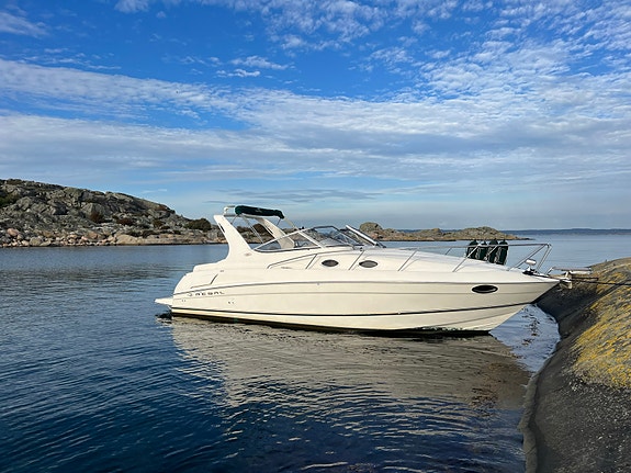 Regal Commodore 2960, Volvo Penta AD41P Diesel 4 of 15