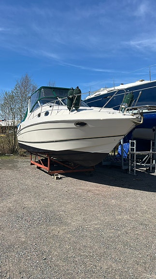 Regal Commodore 2960, Volvo Penta AD41P Diesel 7 of 15