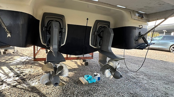 Regal Commodore 2960, Volvo Penta AD41P Diesel 6 of 15