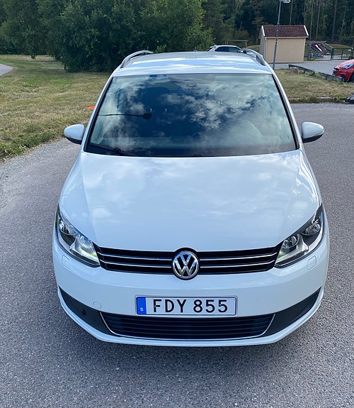 Volkswagen Touran 3 of 6