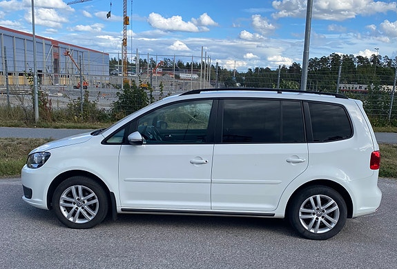 Volkswagen Touran 2 of 6