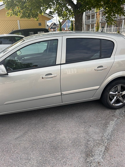 Opel Astra 2 of 5