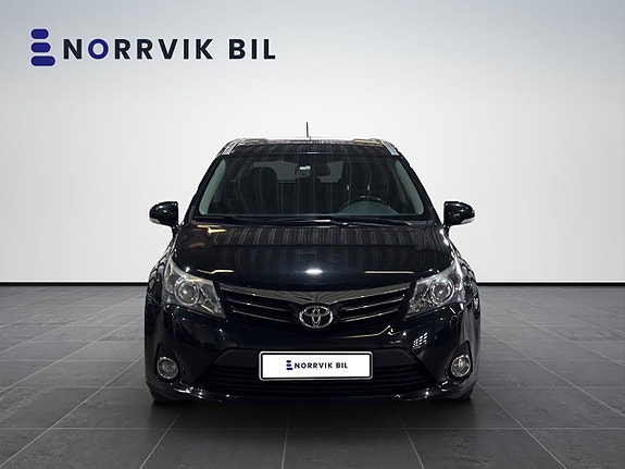 Toyota Avensis 2 of 26