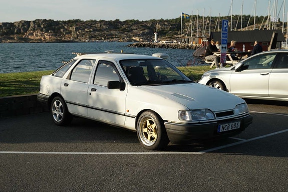 Ford Sierra 2 of 3