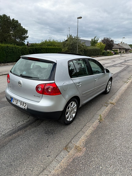 Volkswagen Golf V 6 of 6