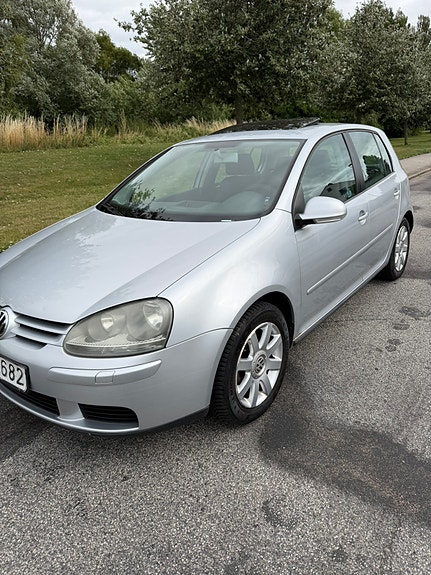Volkswagen Golf V 2 of 6