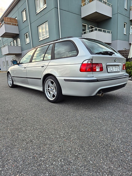 BMW 530i 2 of 5