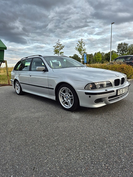 BMW 530i 3 of 5