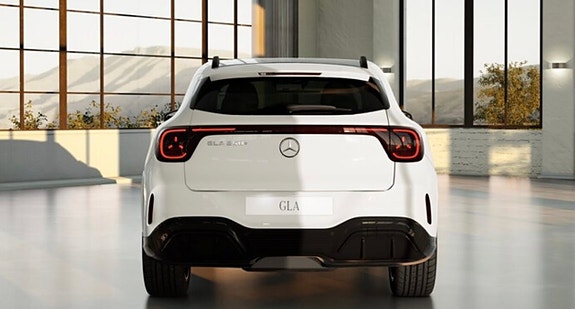 Mercedes-Benz GLA250 4 of 6