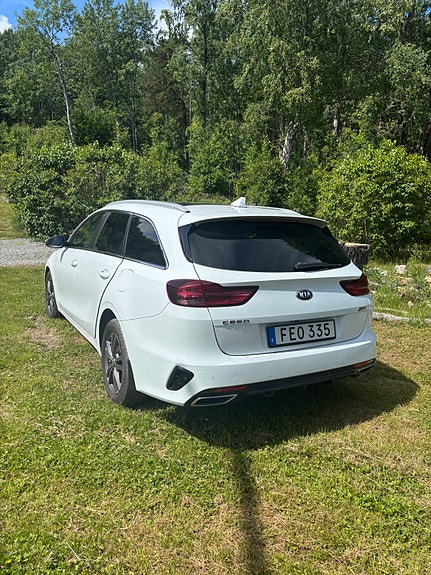 Kia Ceed 2 of 3