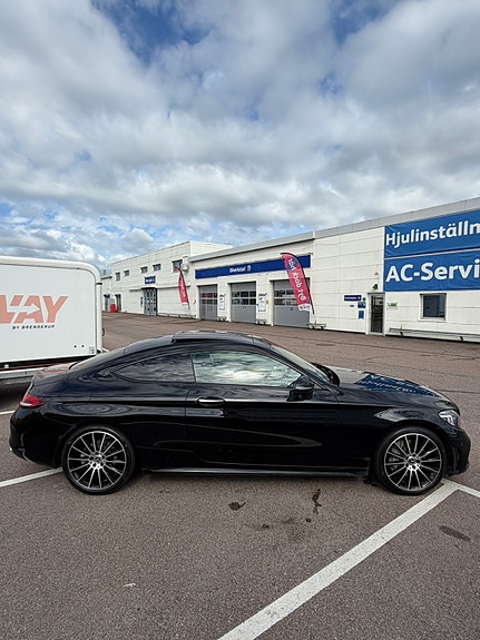 Mercedes-Benz C300 5 of 15