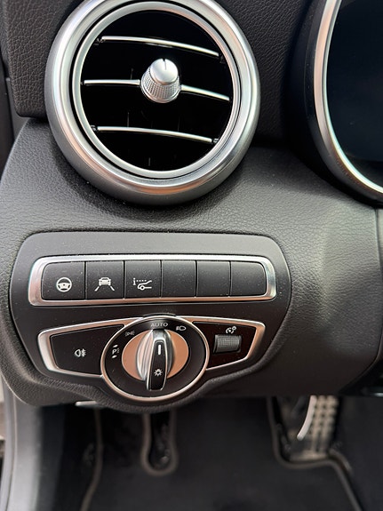 Mercedes-Benz C300 8 of 15