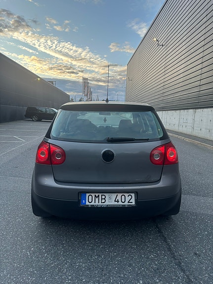 Volkswagen Golf V 9 of 9