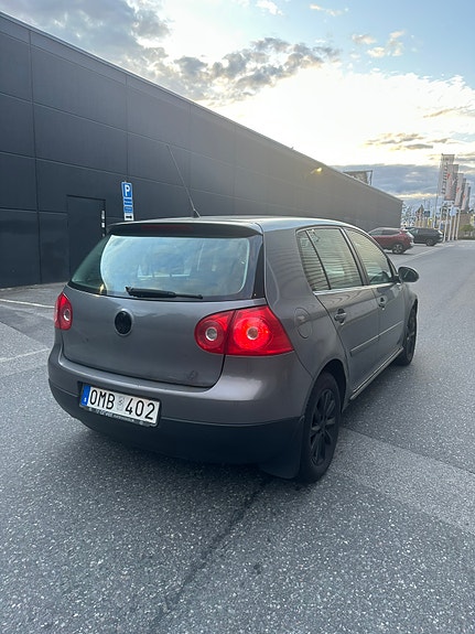 Volkswagen Golf V 4 of 9