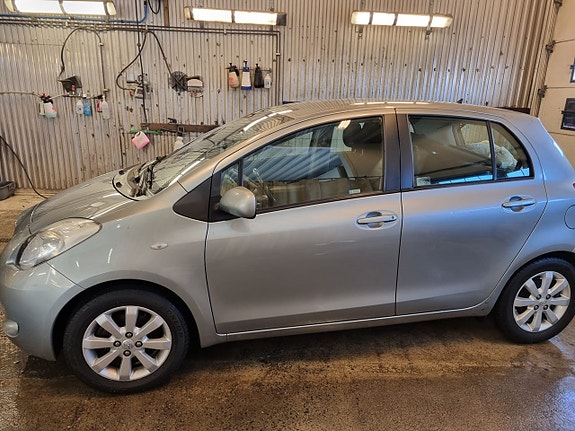 Toyota Yaris 4 of 14