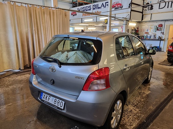 Toyota Yaris 8 of 14