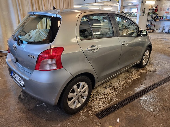 Toyota Yaris 6 of 14